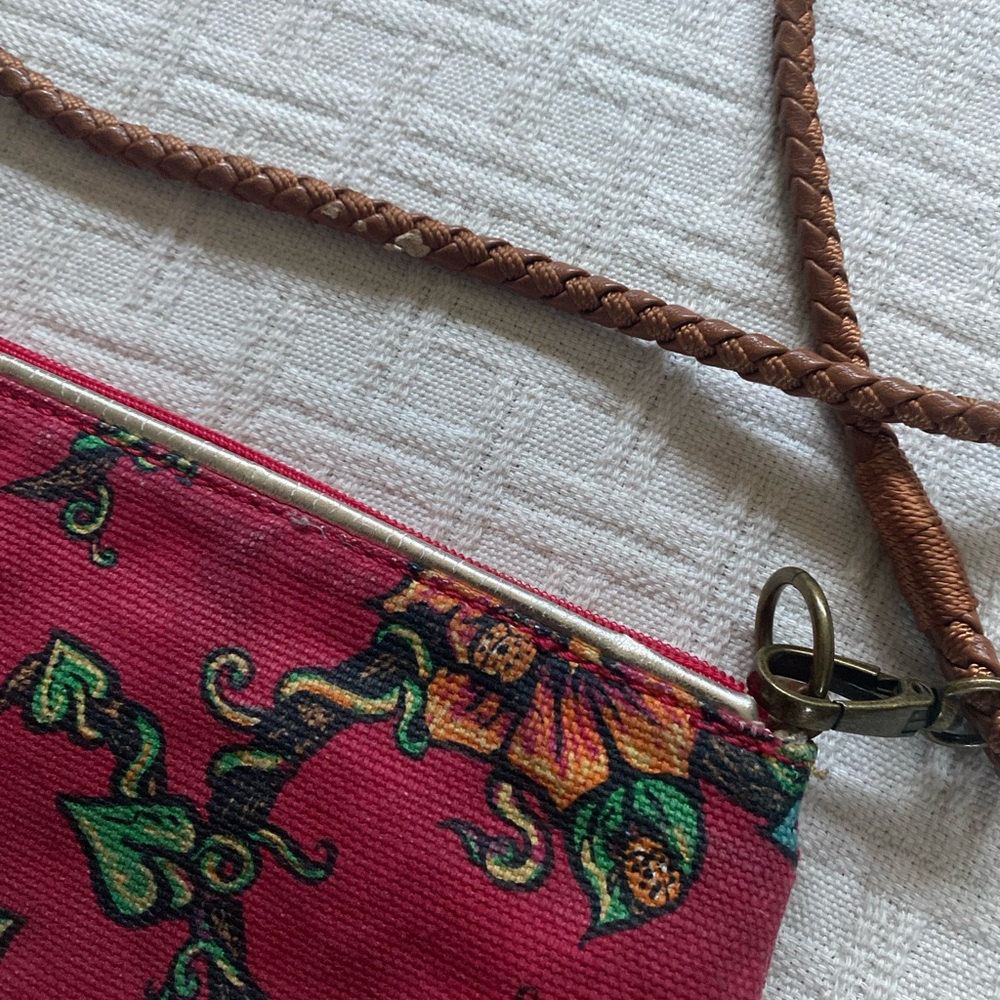 Sakroots red floral canvas purse. - Picture 12 of 12